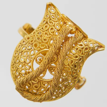 Ring med filigranmönster, justerbar storlek, skev, bucklig, 21K Vikt: 5,8 g