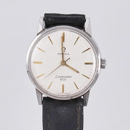 Herrur Omega Seamaster 600, manuell, Ø 32mm, repor på glas/defekt läderband, 