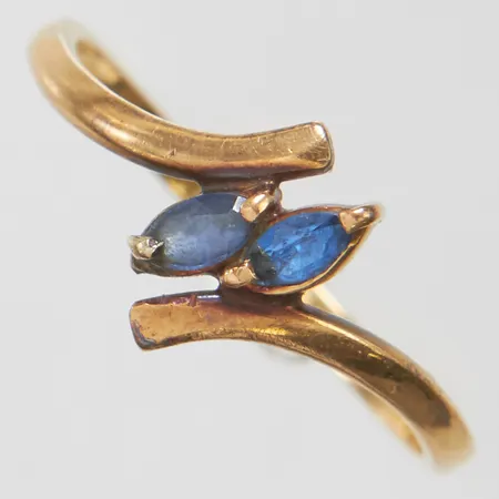 Ring med stenar, stl17, bredd 1,5-9mm, skadade stenar, skev, 18K Vikt: 1,5 g