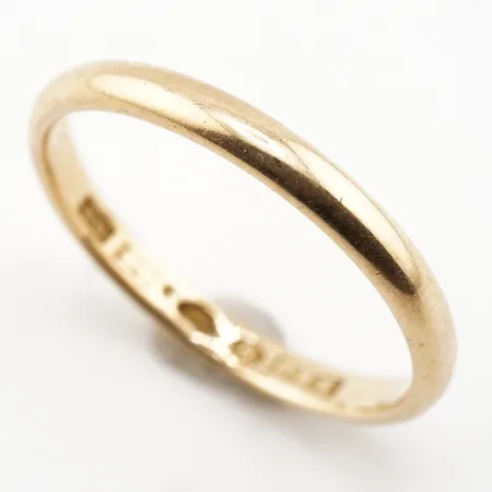 Ring, stl 21½(68), bredd 3mm, 18k, gravyr Vikt: 4,2 g