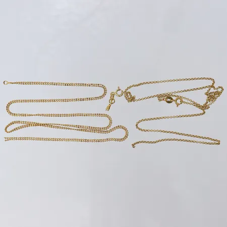 Två Kedjor, defekt, 18K.  Vikt: 5,6 g