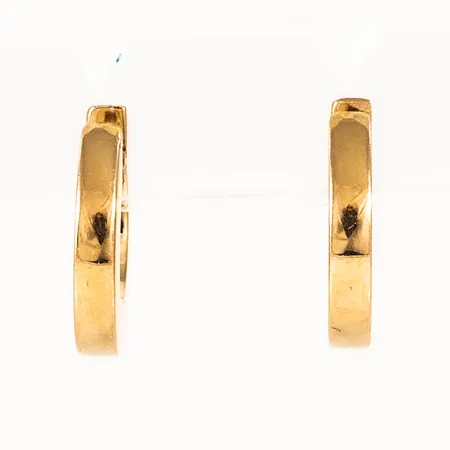 Creoler Ø 15 mm i 18K guld. De är 2,5 mm breda och väger 5,3g. Gångjärnsmekanik med bra snäppe i låsningen.