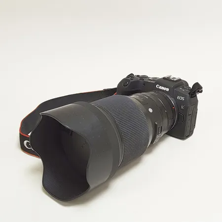 Digital systemkamera Canon EOS R 30,3MP adapterring EF-EOS R objektiv Sigma EF 85mm 1:1,4 DG axelrem laddare inga övriga tillbehör Vikt: 0 g Skickas med postpaket.