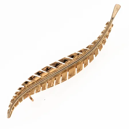 Brosch Fjäder i 18K guld. Det är 50 x 7 mm och väger 2,5g. 