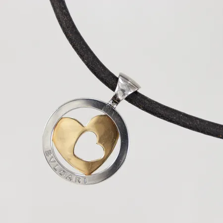 Collier Bvlgari Tondo Heart Pendant, 18K/stål, läderrem, längd 48,5cm, Ø ca 31,5mm, parfymdoft, kvitto, certifikat, mjukt fodral, etui, bruttovikt: 27,9g.