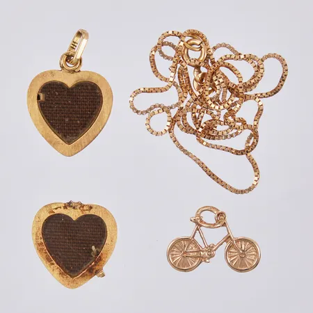 1 Kedja, 1 hänge, 1 medaljong, defekta, 18K Vikt: 6,9 g