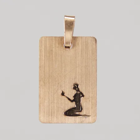 Hänge platta med dekor, längd 18mm, bredd 12mm, Guldfynd 1983, 18K Vikt: 0,9 g