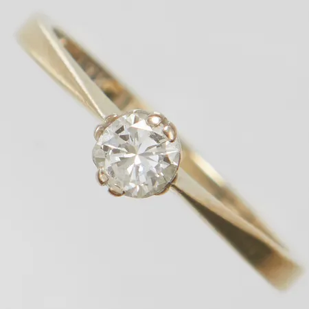 Ring med diamant 1 x ca 0,21ct, stl16, bredd 1,5-4,5mm, vitguld, behov av omrodiering, 18K Vikt: 1,8 g