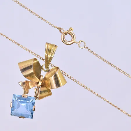 Kedja Pansar med hänge med blå sten, längd på kedja 49,5 cm och bredd 1 mm, längd på hänget 30 mm och bredd 19 mm, 18K. Vikt: 4,2 g