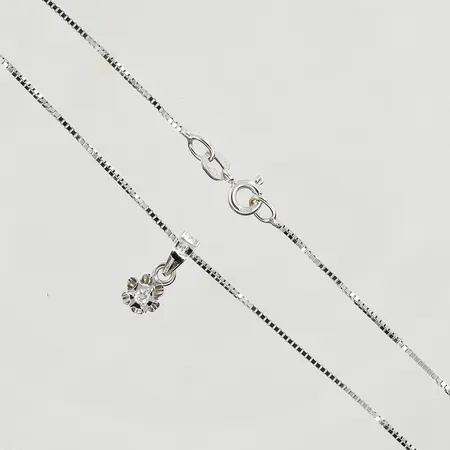 Kedja med hänge med diamant 0,03ct W/SI, Spectra, längd 40 cm, länkens bredd 1 mm, vitguld, 18K. Vikt: 3,2 g