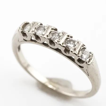 Ring m diamanter, vitguld, stl 16(50), bredd 3mm, 14k Vikt: 1,9 g