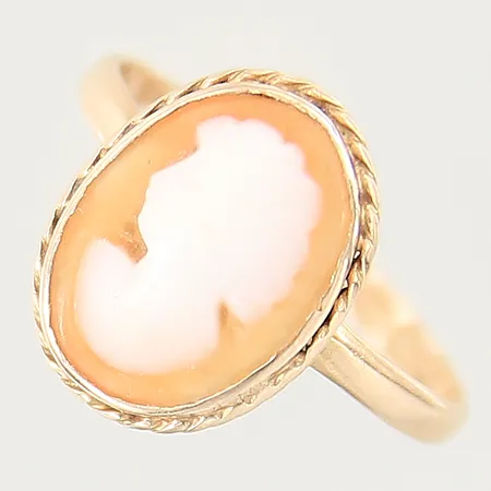 Ring med camé, stl 17, bredd 2-14mm, camé med slitage, 14K  Vikt: 1,7 g