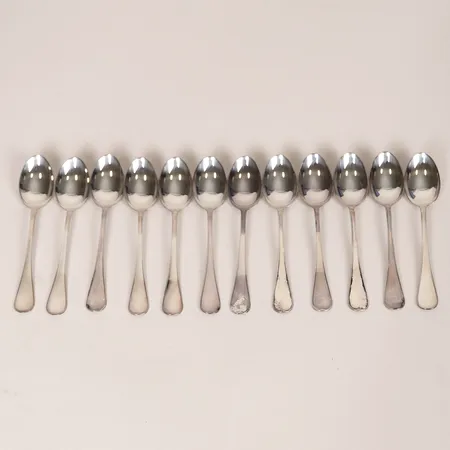 12 Teskedar, modell Svensk rund, längd: 12cm, GAB, Stockholm år 1995, etui medföljer, 830/1000 silver.  Vikt: 151 g