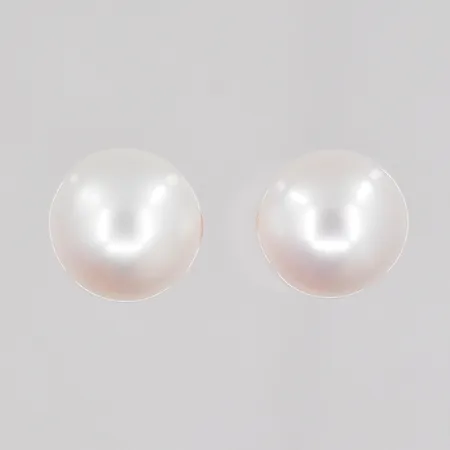 Ett par örhängen med odlad pärla ca Ø9,2mm, 18K Vikt: 2,6 g