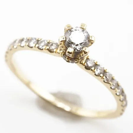 Ring m diamanter ca 1 x ca 0,15ct och ytterligare små diamanter, stl 17½(55), Ø ca 4mm, 18k Vikt: 1,7 g