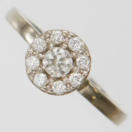 Ring med diamanter 1x0,23ct, 8x0,03ct, Ø17¾, personlig gravyr, Jewellery by Jenny, Stockholm, vitguld, 18K  Vikt: 6,1 g