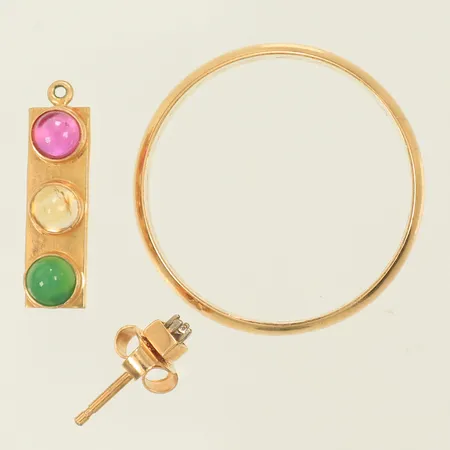 Ring, udda örhänge, berlock med färgstenar, gravyr udda saknar ögla, 18K 6,5g totalt