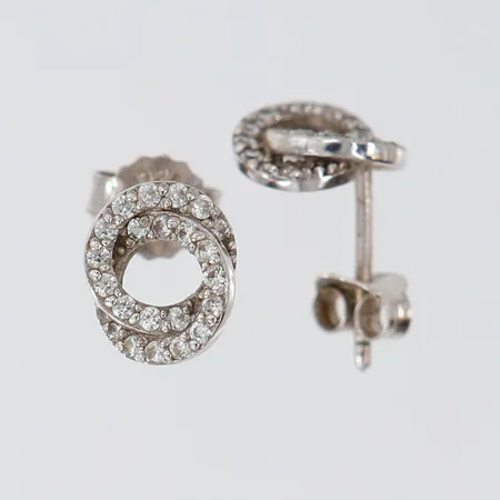 Ett par örhängen med vita stenar, Ø9mm, Silver 925/1000.  Vikt: 1,5 g