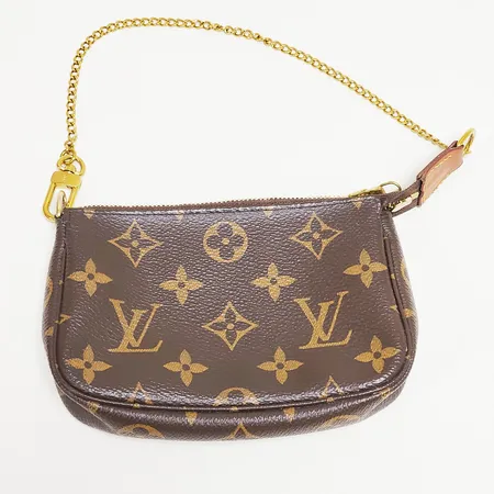 Väska Louis Vuitton Mini Pochette Accessoires, Monogram Canvas, ref.nr: M58009, 15,5x10,5x4cm, datumkod SF1292, Frankrike 2022, textilfoder, beslag i gulmetall, kedjan ej avtagbar, mindre fläckar på foder, skavmärken samt slitage på beslag, kvitto från Louis Vuitton Paris 2022, dustbag, box medföljer, Nypris 7200kr