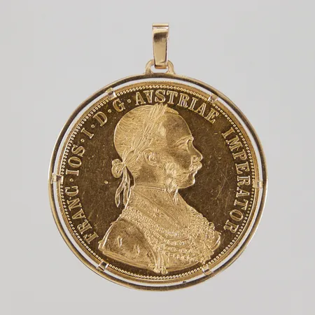 Mynt 4 Dukat 1915, Ø39,5mm, 23K, med ram i 18K  Vikt: 17,4 g