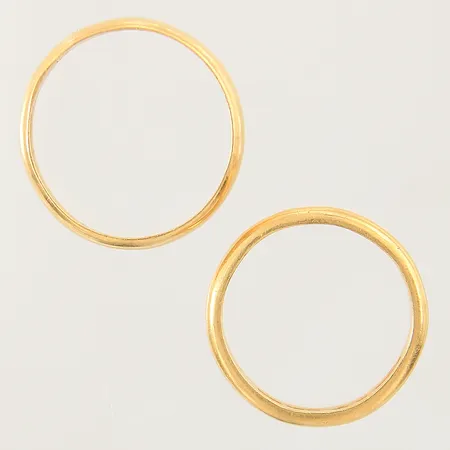 Ringar, två stycken, gravyrer, repor, 23K  Vikt: 12,4 g