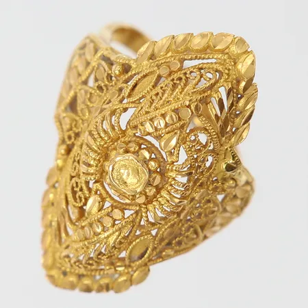 Ring, stl 16, bredd ca 2-28mm, skev, 22K Vikt: 5 g