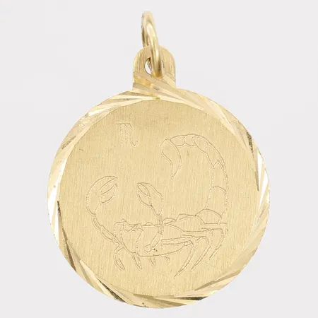 Hänge skorpion, Ø16mm, längd inkl. ögla: 21mm, 18K guld. Vikt: 1,1 g