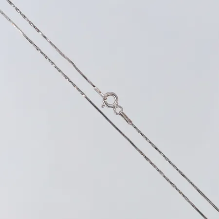 Kedja tvinnad, längd 55cm, bredd 0,6mm, ojämn, Silver 925/1000.  Vikt: 2,2 g