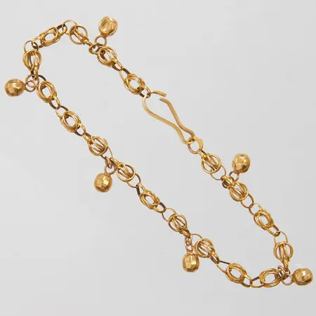 Armband med berlocker, längd ca 20cm, bredd 2-13mm, kroklås , klämda länkar, bucklig, 18K Vikt: 7,4 g