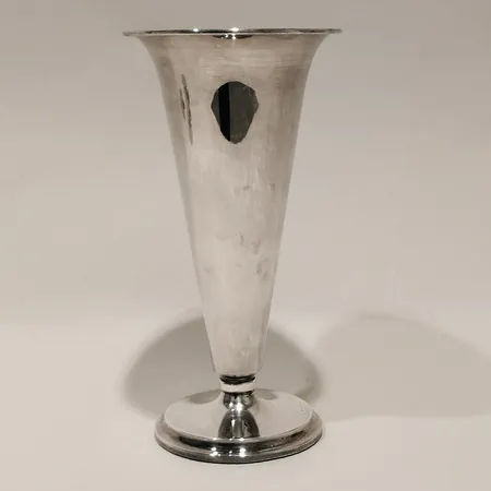Pokal, höjd 19,5cm, Ø10cm, fylld botten, 830/1000 silver, Vikt: 246,9 g