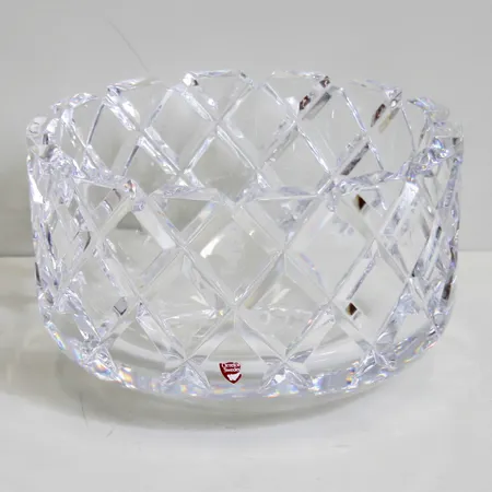 Kristallskål, Sofiero, av Gunnar Cyrén för Orrefors, ca Ø 24cm, höjd ca 14 cm, gravyr: För nit och redighet i rikets tjänst, träschatull medföljer, äkthetscertifikat, små repor finns i botten av skålen. Skickas med postpaket.