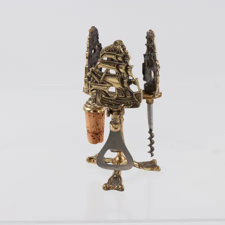 Barset mässing 4 delar,otydlig tillverkarstämpel,höjd ca 16 cm. Skickas med paket.