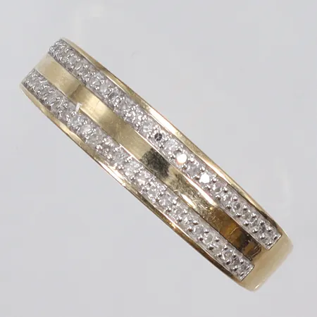 Ring med diamanter 50xca0,005ct stl 17¼ bredd 2-4mm 14K Vikt: 2,2 g