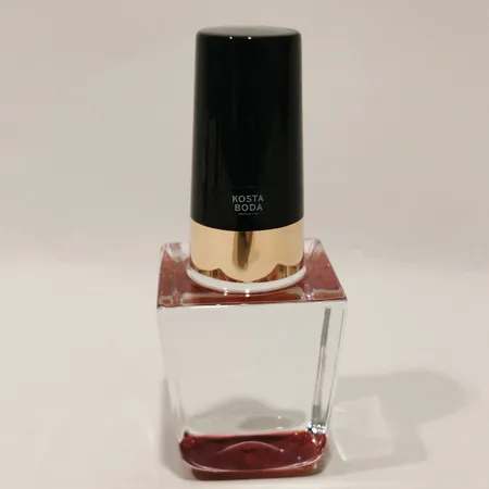 Konstglas Make Up Mini Åsa Jungnelius för Kosta Boda nagellack i rött, guld och svart, höjd: 12cm