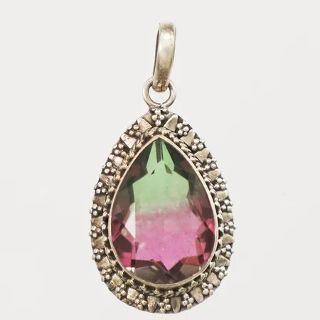 Hänge med grönrosa glassten, längd, 36,4mm inkl ögla, bredd 18,7mm, 925/1000 silver   Vikt: 5,7 g