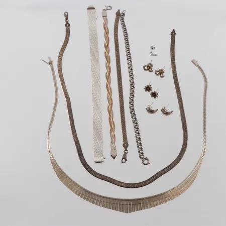 Diverse silversmycken 830 och 925/1000. Vikt: 88 g