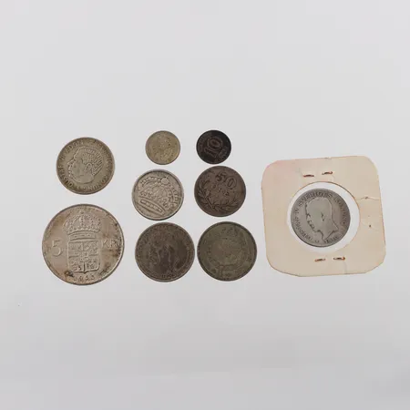 Mynt 5 krona 1955,1 kronor 1910,1954,1918,1949,50 öre 1914,1955,10 öringar 1918,1957. Vikt: 0 g