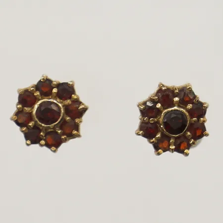 Ett par örhängen med granater förgyllda, Ø 10mm, böjda stift, 925/1000 silver Vikt: 2,5 g