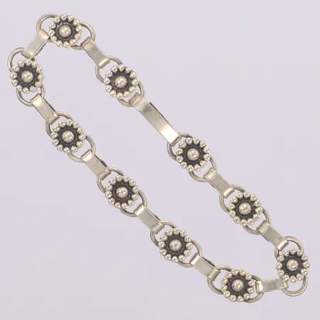 Armband, längd 17cm, bredd 7mm, stämplat H.S, 830/1000 silver Vikt: 8,5 g