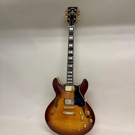 Elgitarr Yamaha SA 2200, semiakustisk, hollowbody, violin sunburst, serienr HKH0361, lönn/mahogny, handbyggd i Japan, hårt originalfodral Skickas med Bussgods eller PostNord