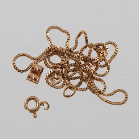 Trasigt guld 18k. Vikt: 2,8 g