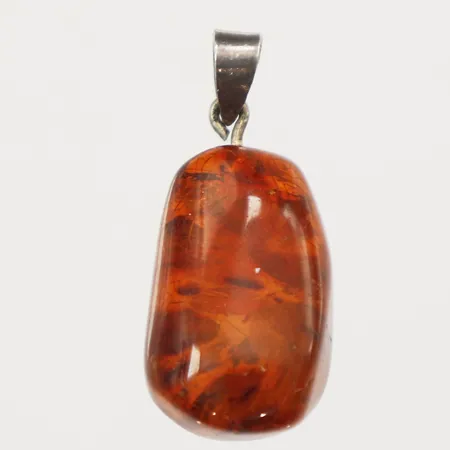 Hänge med bärnsten, längd 25mm inkl ögla, bredd 11mm, 925/1000 silver Vikt: 1,7 g