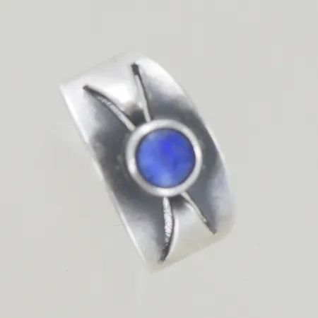 Ring med blå sten, Ø 17 mm, bredd 5,3 mm, silver Vikt: 3,4 g