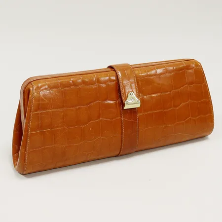 Väska Mulberry, clutch, präglat orange läder, detaljer och beslag i gulmetall, invändig ficka med dragkedja, sidenfoder i brunt, ca 33x13x5cm, små bruksspår, inga tillbehör.