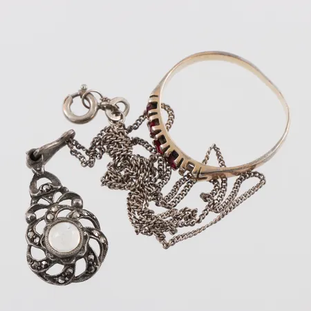 Trasigt silver. Vikt: 4,3 g