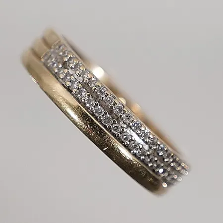 Ring med diamanter Stl: 17 bredd 4,6mm 18k 3,8g Vikt: 3,8 g
