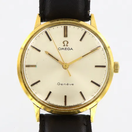 Herrur Omega Geneve Ø33mm manuell, plastglas läderband 14K i boett, graverad