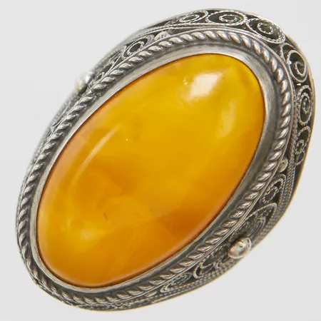 Ring med bärnsten, stl17½, bredd 5,5-31mm, ryska stämplar, 875/1000 silver, bruttovikt: 9,7g Vikt: 9,7 g