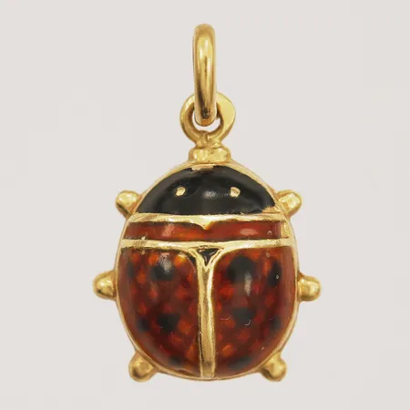 Hänge nyckelpiga med emaljdekor, längd ca 20mm, inklusive ögla, bredd 13mm, 18K Vikt: 1,4 g