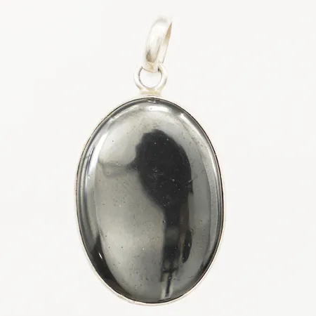 Hänge med hematit, längd 38mm inkl ögla, bredd 19,5mm, 925/1000 silver Vikt: 9,3 g